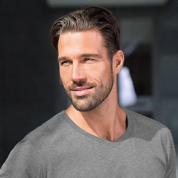 Nauwsluitend T-shirt voor heren - V-hals